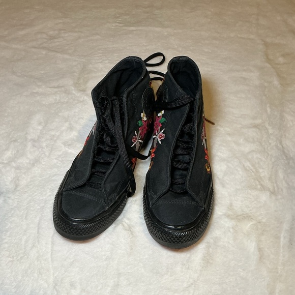 Converse Floral Embroidered High-Top Sneakers - Picture 2 of 6